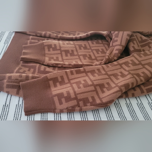 Versace x Fendi Sweater - Picture 11 of 13